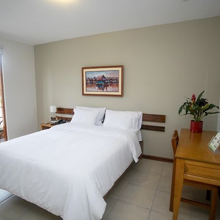 Hotel Acosta Икитос Экстерьер фото