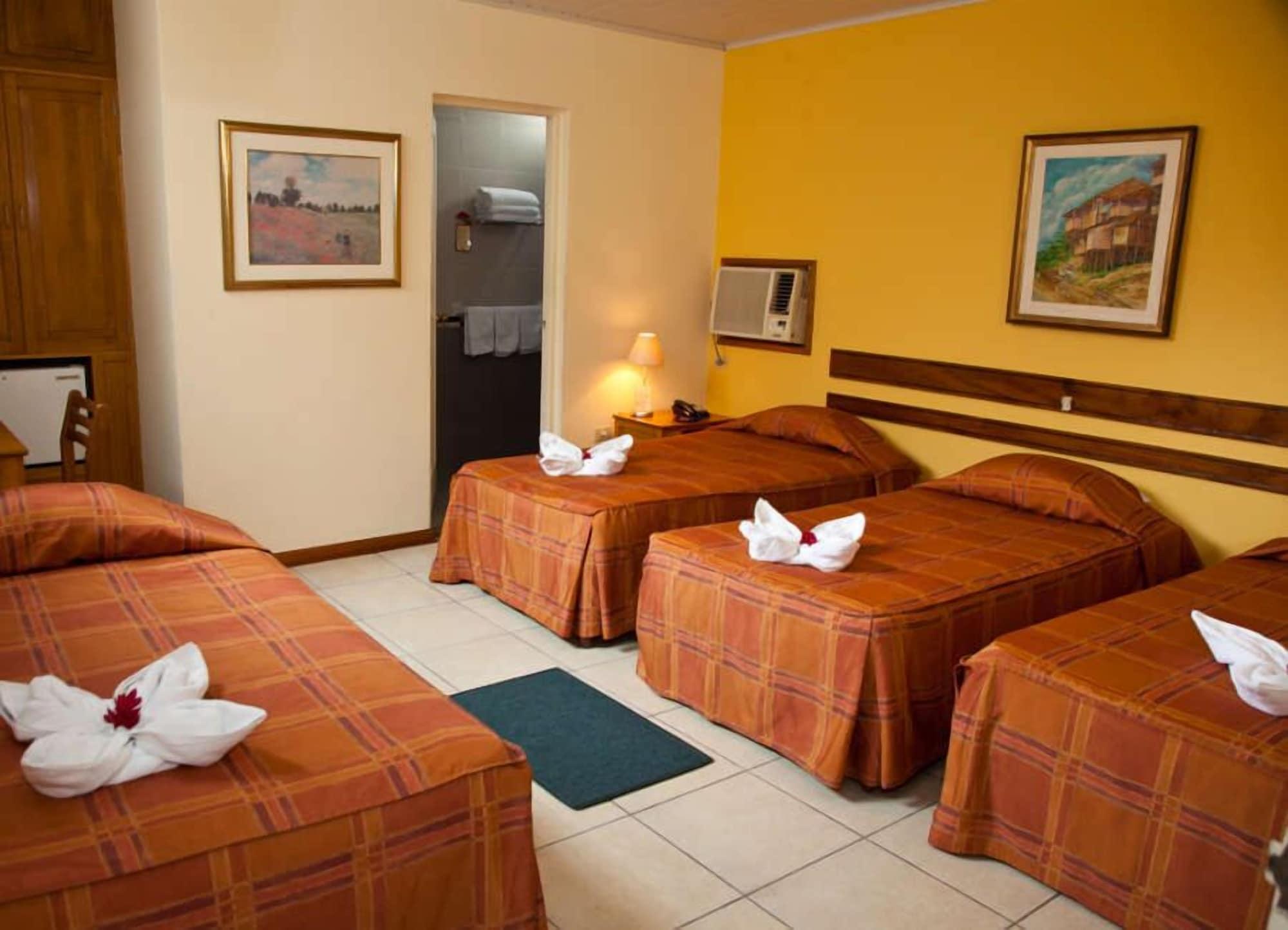 Hotel Acosta Икитос Экстерьер фото
