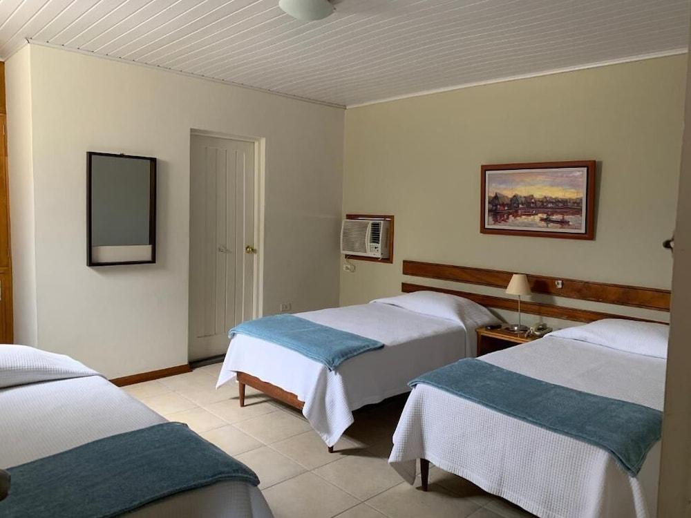 Hotel Acosta Икитос Экстерьер фото