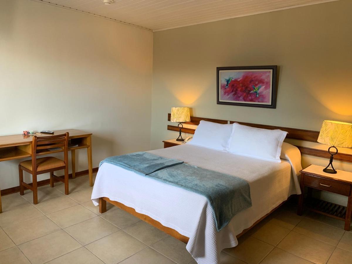 Hotel Acosta Икитос Экстерьер фото