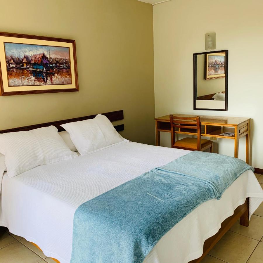 Hotel Acosta Икитос Экстерьер фото